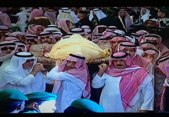 الصلاة على جثمان الملك عبدالله.. ومفتي المملكة يؤم المصلين