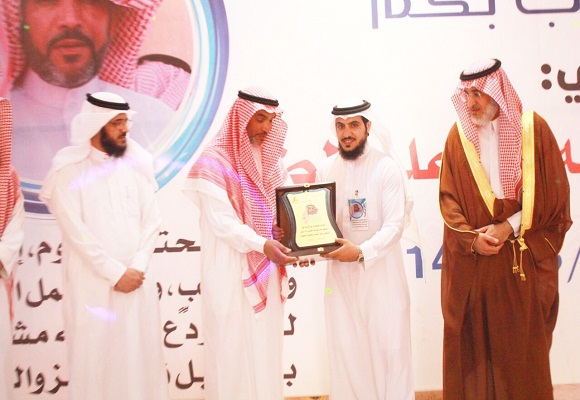 تعاوني رفحاء يكرم عضو اللجنة الاستشارية في المكتب بمناسبة تقاعده