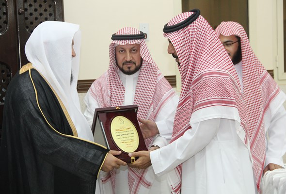 جامع ابن صغير ومسجد الأحمد يختتمان أنشطة الحلقات لهذا العام