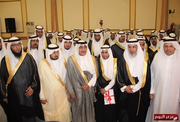 بالصور الأمير منصور بن عبدالله يرعى حفل زفاف 200 شاب بعرعر