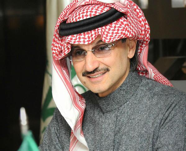 الوليد يهدي فريق الهلال 25 سيارة.. و25 ألفاً لكل لاعب وإداري بالنصر