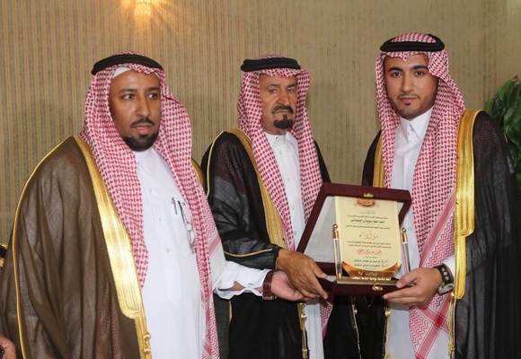 الأستاذ احمد السويدان يحتفل بتخرج نجله الدكتور وليد احمد السويدان من كلية الطب بعرعر