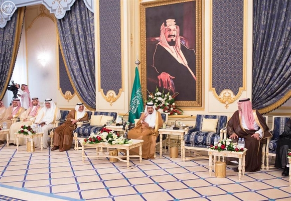 بالصور .. خادم الحرمين يستقبل رئيس