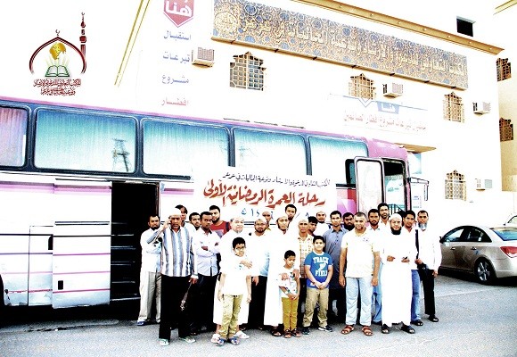 47 شخصاُ يؤدون العمرة مع