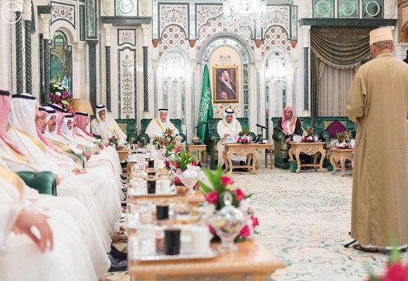 خادم الحرمين يستقبل