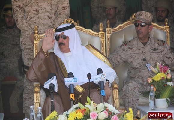 وزير الحرس الوطني الأمير متعب بن عبدالله يعايد قوة الواجب بعرعر ويتفقد سيرها