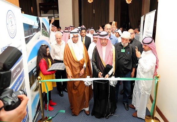 رئيس مجلس الثقافه والفنون يفتتح معرض ضوء سعودي في الأردن