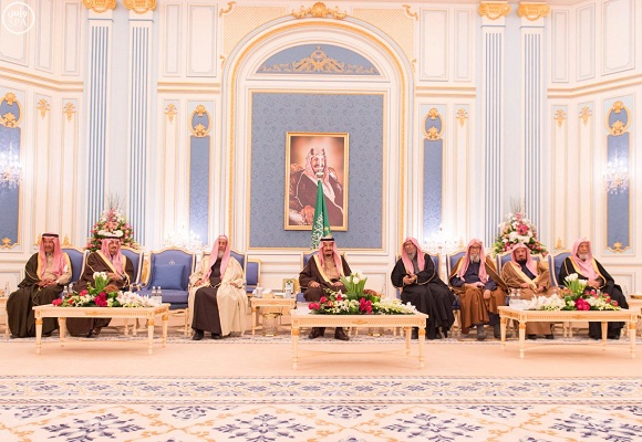 خادم الحرمين الشريفين يستقبل أصحاب السمو الأمراء ومفتي عام المملكة وأصحاب الفضيلة العلماء وجموعاً من المواطنين