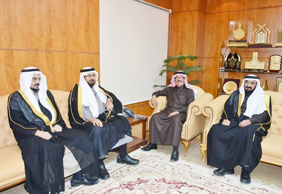 وفد من مجلس إدارة الجمعية التاريخية السعودية يزور جامعة الحدود الشمالية