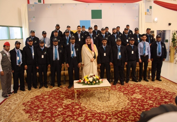 أمير الحدود الشمالية يزور تقنية عرعر