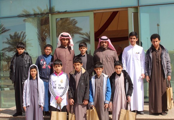 متوسطة صهيب الرومي تزور المعرض التقني في الكلية التقنية بعرعر