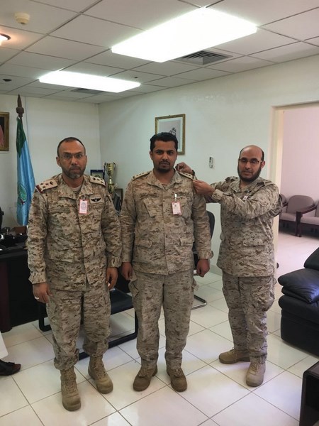 العميد طيار ركن محمد القرني يقلد عبدالحميد الدهمشي رتبته الجديدة