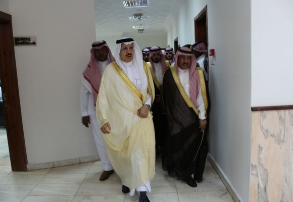 أمير الحدود الشمالية يزور الإدارة العامة للطرق والنقل بالمنطقة