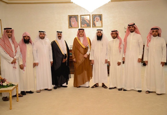 سمو امير المنطقة يستقبل المعلمين المعترضين على حركة النقل لمدينة عرعر