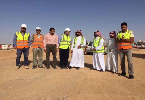 مدير عام الطرق بالمنطقة يقوم بجولة تفقديه على بعض الطرق