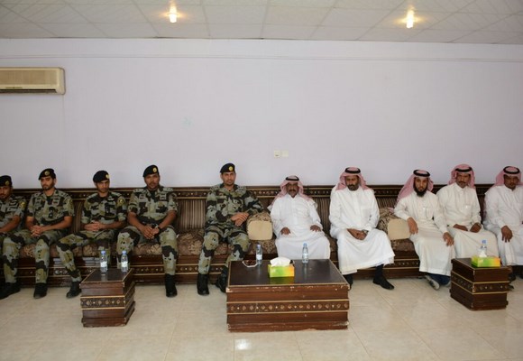 قائد قوة الطوارئ الخاصة بمنطقة الحدود الشمالية يقدم واجب العزاء لذوي الشهيد