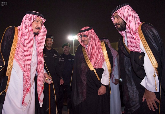 خادم الحرمين الشريفين يغادر الرياض إلى دولة قطر