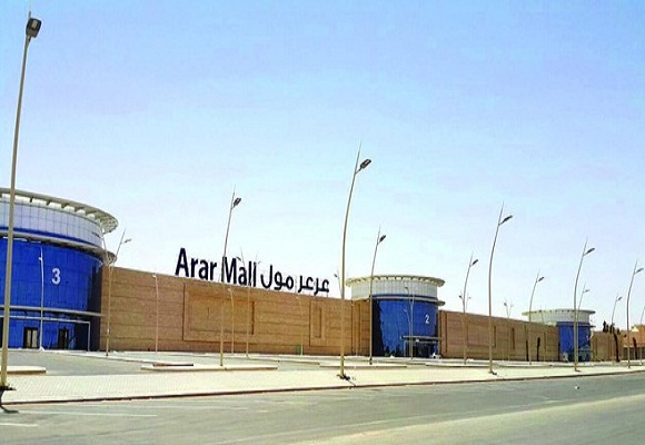 حارس أمن بعرعر مول يتعرض للطعن