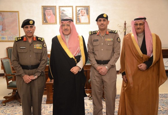 سمو امير المنطقة يقلد العميد الحسين رتبته الجديده