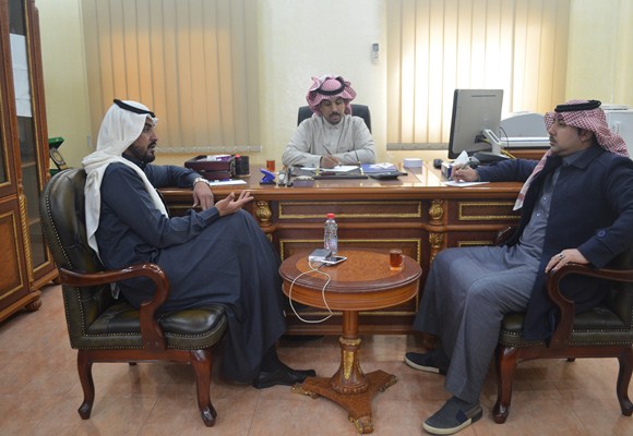 المجلس البلدي بمحافظة طريف يعقد اجتماع مع مدير قسم الاستثمارات بالبلدية