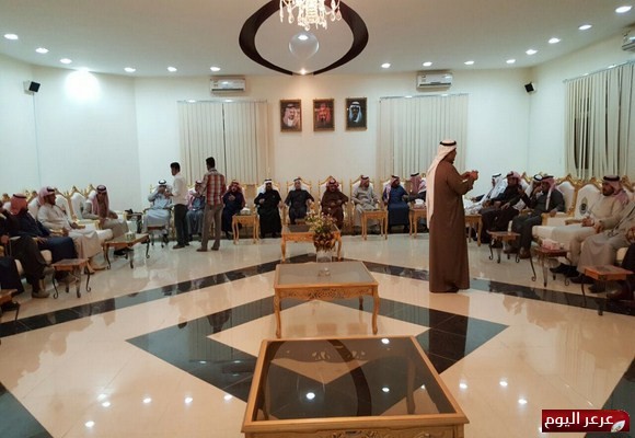 اعضاء المجلس البلدي يقومون بزيارة لمقر نادي الضباط بالمنطقة