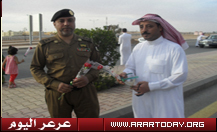شرطة المنطقة ومؤسسة سعد الربيع يقدمون الهدايا والورود