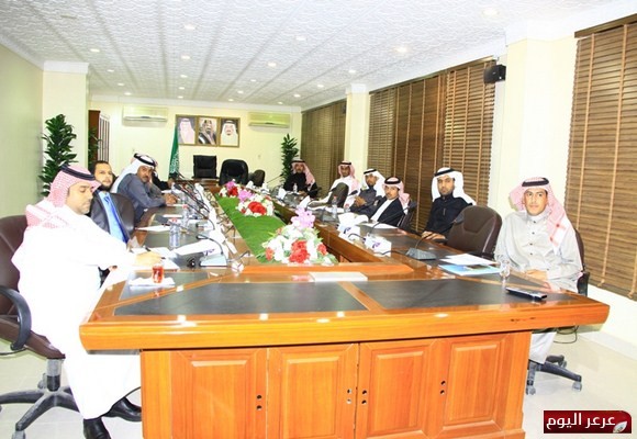 قسم اللغة العربية يعقد لقاء عن :