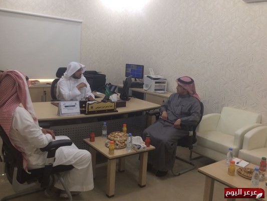 مدير فرع وزارة العمل والتنمية الإجتماعية و مدير فرع وزارة التجارة بالمنطقة يبحثان التعاون المشترك بين الإدارتين