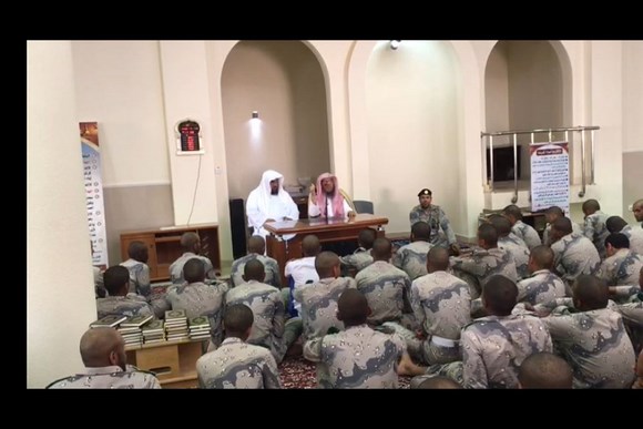 الدكتور الفريح يلقي كلمة توجيهية في مسجد قيادة حرس الحدود ضمن برامج حملة ( رب اجعل هذا البلد آمناً ) لهيئة الأمر بالمعروف