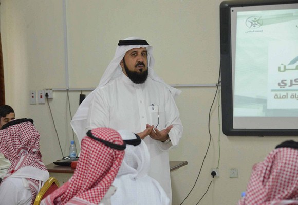 الامن الفكري دورة لمدير عام التعليم في الحدود الشمالية في ثانوية ابي بكر الصديق بعرعر