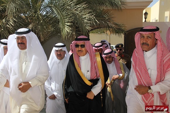 الأمير مشعل يقدم واجب العزاء لأسرة السلامة