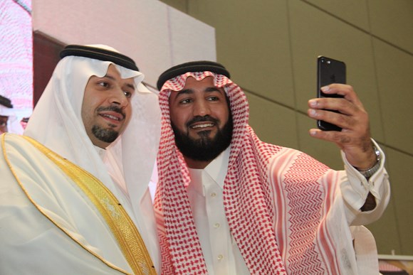 الدكتور المنشد فهد مطر الأمير الشاب غير رأينا