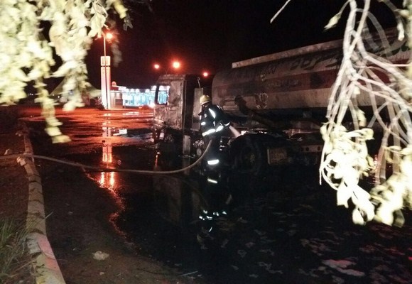 مدني الشمالية يسيطر على حريق شاحنة بعرعر