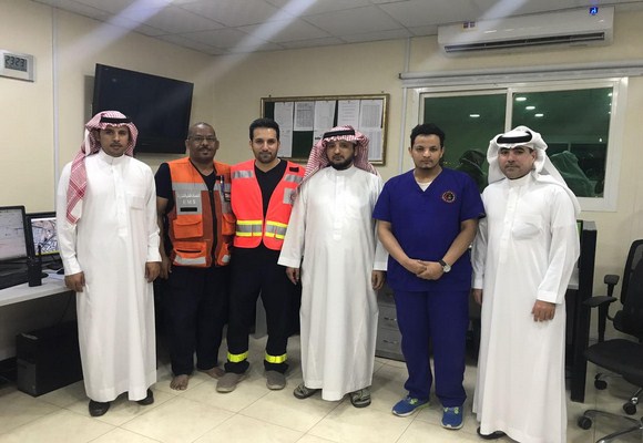 المشرف العام على الشؤون الاسعافية يعايد منسوبي الهلال الأحمر بالحدود الشمالية