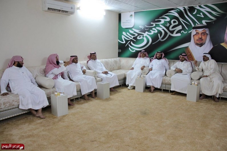 أعضاء المجلس البلدي بعرعر يزورون مركز التنمية بعرعر