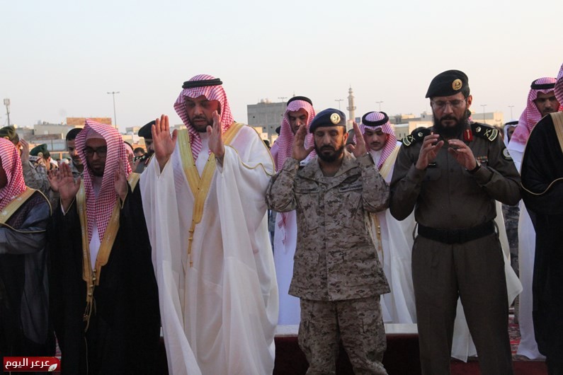 سمو أمير المنطقة يتقدم المصلين لصلاة عيد الأضحى ويستقبل المهنئين بهذه المناسبة
