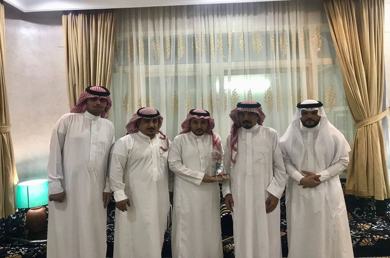 عرعر اليوم تلتقي رجل الاعمال المهوس وتقدم درع تقديري