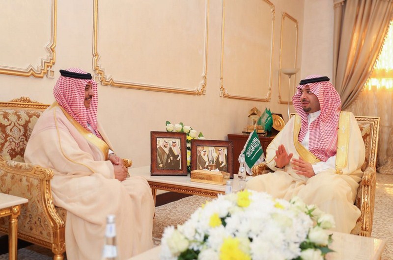 أمير الحدود الشمالية يستقبل رئيس الهيئة العامة للطيران المدني