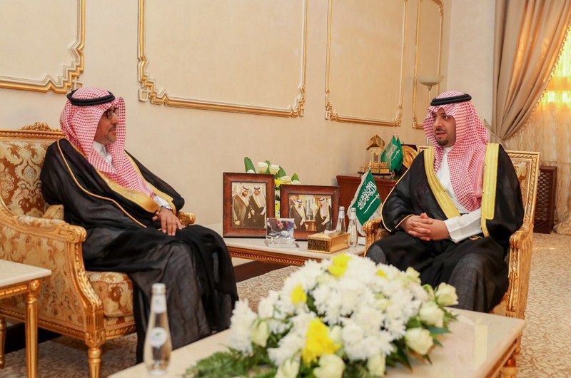 أمير الحدود الشمالية يلتقي رئيس النيابة العامة بالمنطقة