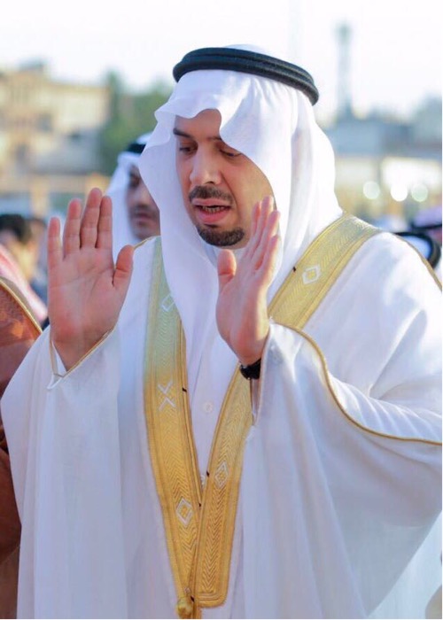 أمير منطقة الحدود الشمالية يتقدم جموع المصلين في صلاة الاستسقاء صباح الاثنين القادم