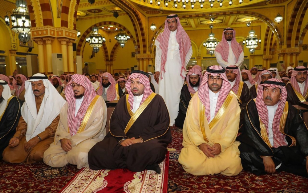 جموع المصلين يؤدون صلاة الاستسقاء في منطقة الحدود الشمالية