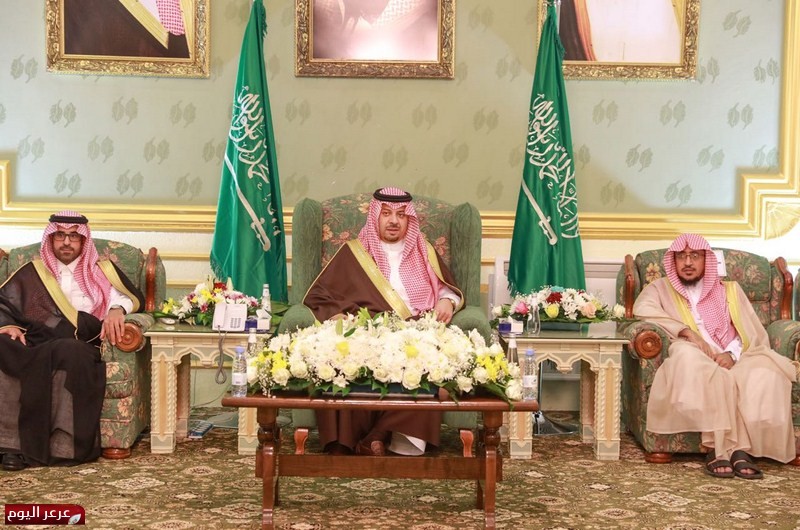 أمير منطقة الحدود الشمالية يلتقي الأهالي والمسؤولين