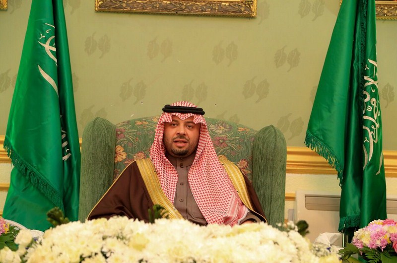 أمير منطقة الحدود الشمالية يلتقي الأهالي في جلسته الأسبوعية