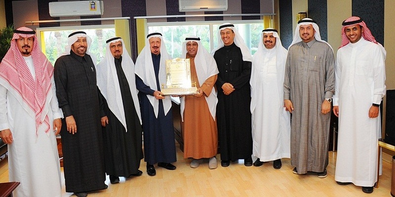 لجنة أهالي بريدة تكرم مدير مطار الأمير نايف