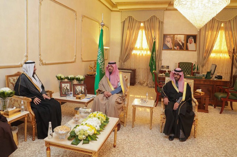 سمو أمير المنطقة يستقبل وزير الصحة