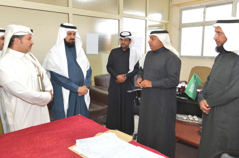 مدير عام التعليم والمساعدين يتفقدون سير الاختبارات في المدارس