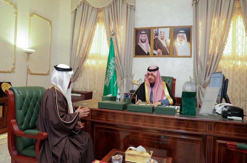 سمو أمير المنطقة يستقبل رئيس النادي الأدبي