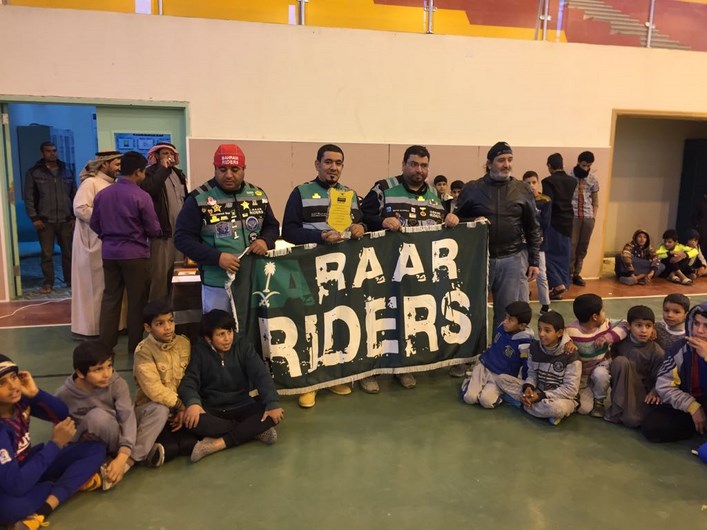 فريق عرعر رايدز يشارك في برامج نادي الحي بمجمع الضاحية التعليمي