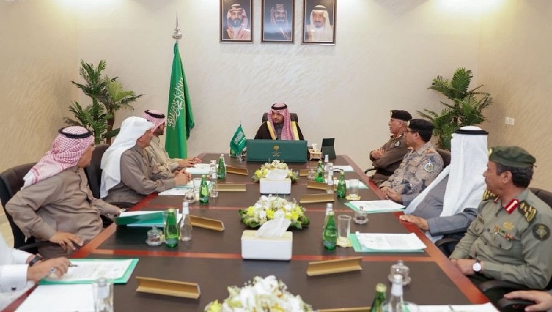 سمو أمير المنطقة يستقبل القيادات الأمنية والمدنية لتنسيق الجهود في مركز جديدة عرعر