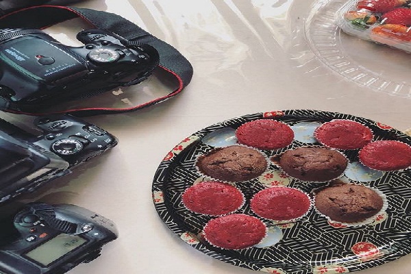 مركز الحي المتعلم الثالث بالمتوسطة السادسة بعرعر تنفذ دورة أساسيات تصوير منتجات وأطعمه